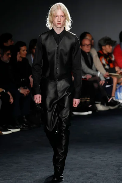 Look 30